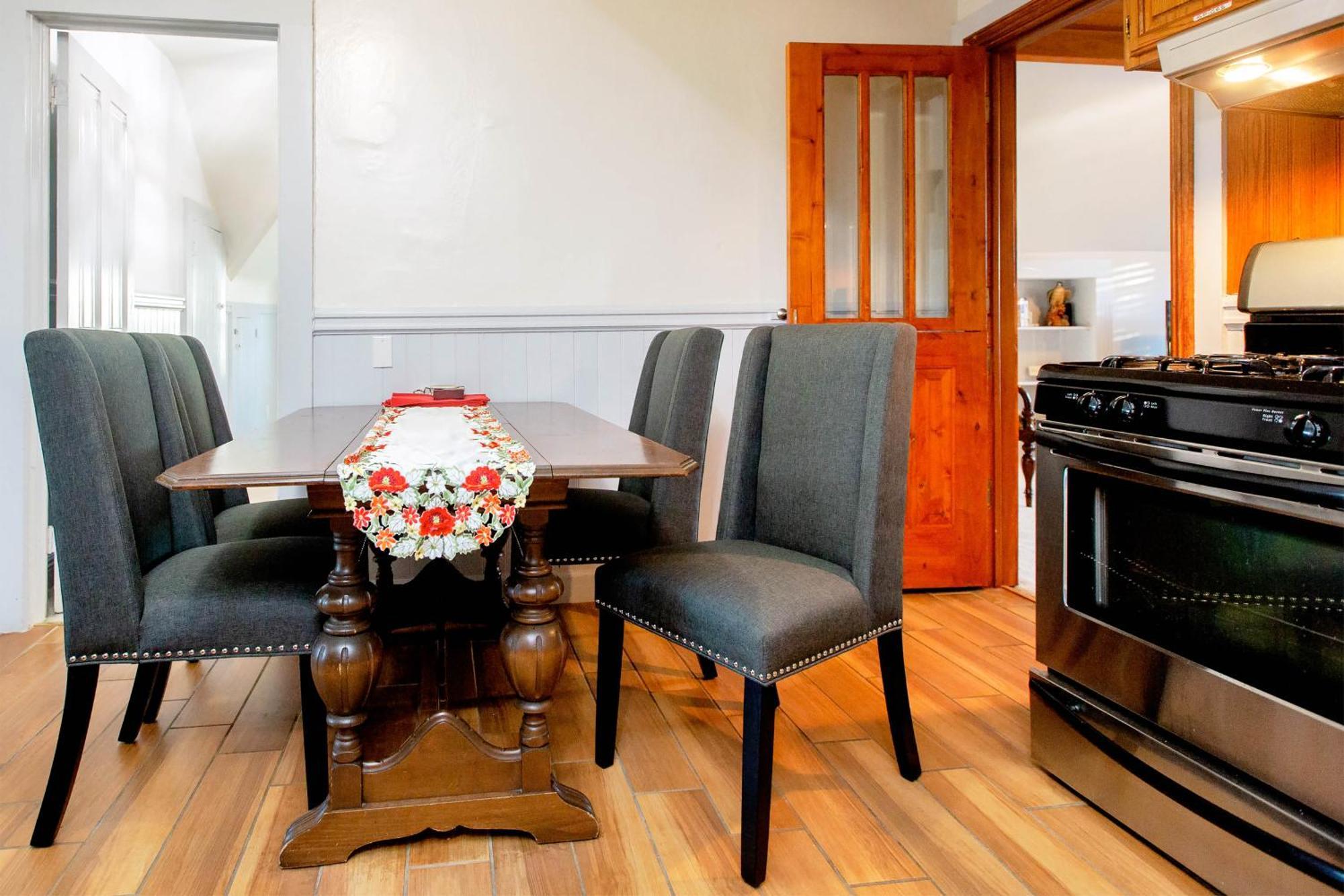 Alameda 3Br Unique Victorian Penthouse With Deck And Outdoor Furniture, Ac, 3 Blocks To Beach & Shopping Center & 2 Free Parking Spaces Ngoại thất bức ảnh